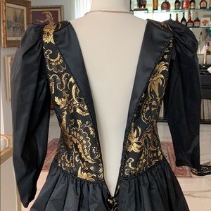 Vintage evening dress made “sur measures”.